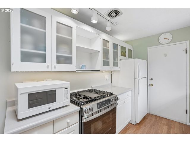 2355 Sw SANDALWOOD Ave, Beaverton, OR 97005