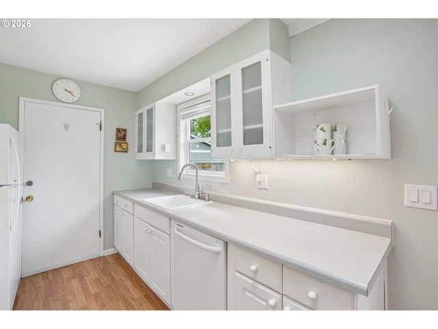 2355 Sw SANDALWOOD Ave, Beaverton, OR 97005