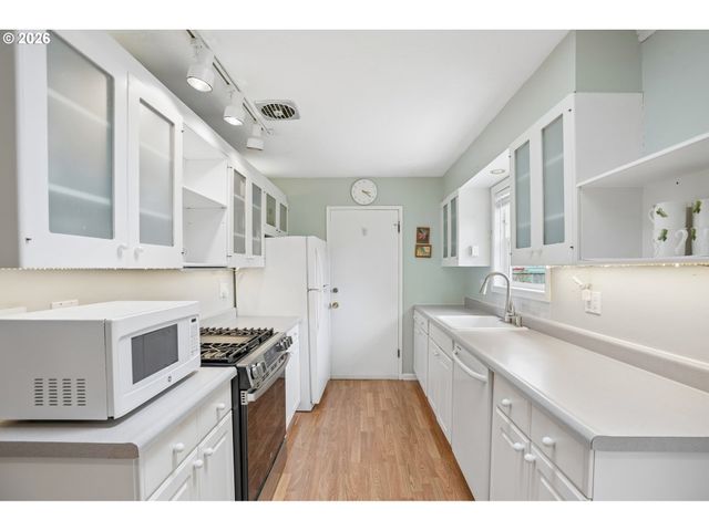 2355 Sw SANDALWOOD Ave, Beaverton, OR 97005