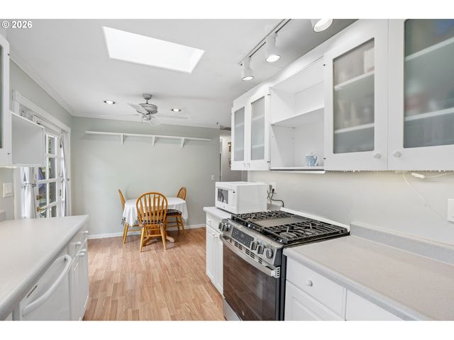 2355 Sw SANDALWOOD Ave, Beaverton, OR 97005