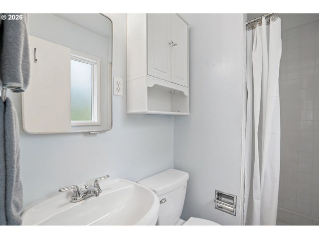 2355 Sw SANDALWOOD Ave, Beaverton, OR 97005