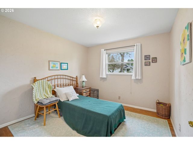 2355 Sw SANDALWOOD Ave, Beaverton, OR 97005