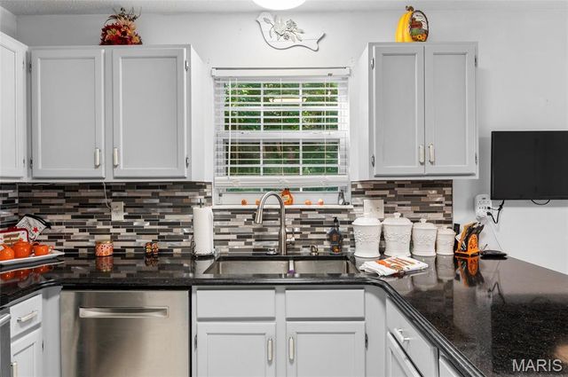 9 Davis Woods, Collinsville, IL 62234