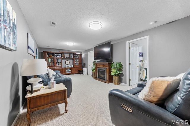 9 Davis Woods, Collinsville, IL 62234