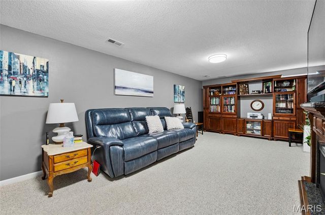 9 Davis Woods, Collinsville, IL 62234