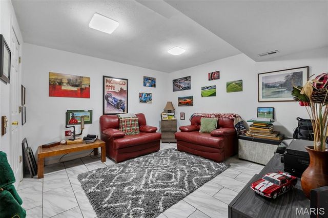9 Davis Woods, Collinsville, IL 62234