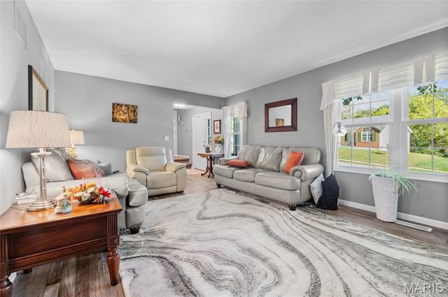 9 Davis Woods, Collinsville, IL 62234