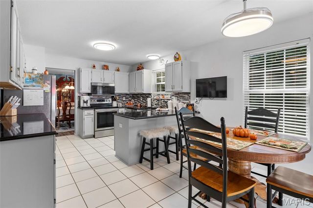 9 Davis Woods, Collinsville, IL 62234