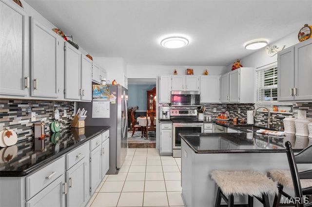 9 Davis Woods, Collinsville, IL 62234
