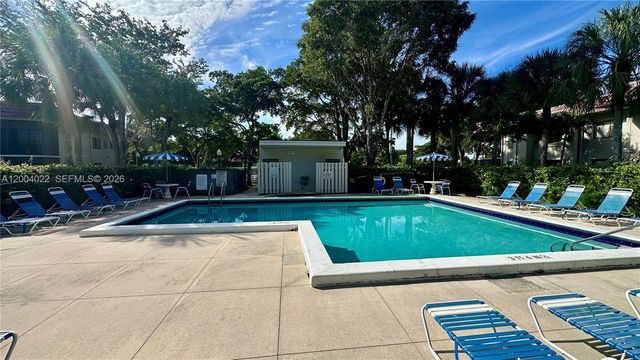 16210 Laurel Dr 203, Weston, FL 33326