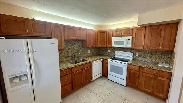 16210 Laurel Dr 203, Weston, FL 33326