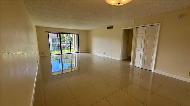 16210 Laurel Dr 203, Weston, FL 33326