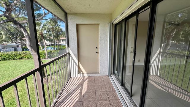 16210 Laurel Dr 203, Weston, FL 33326