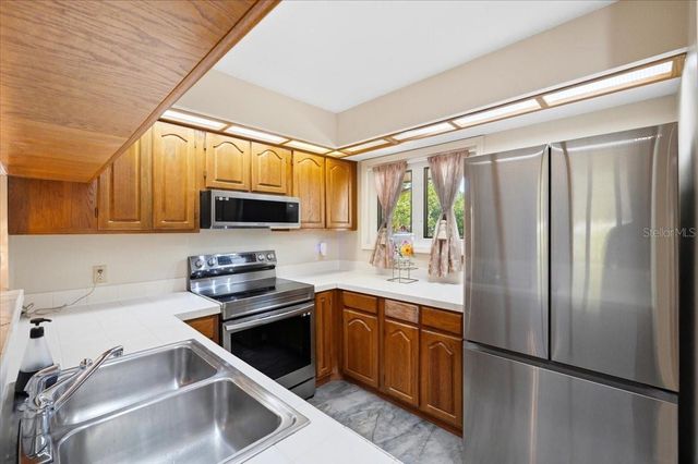 992 SPINNAKER COURT, Tarpon Springs, FL 34689