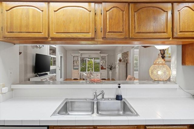 992 SPINNAKER COURT, Tarpon Springs, FL 34689