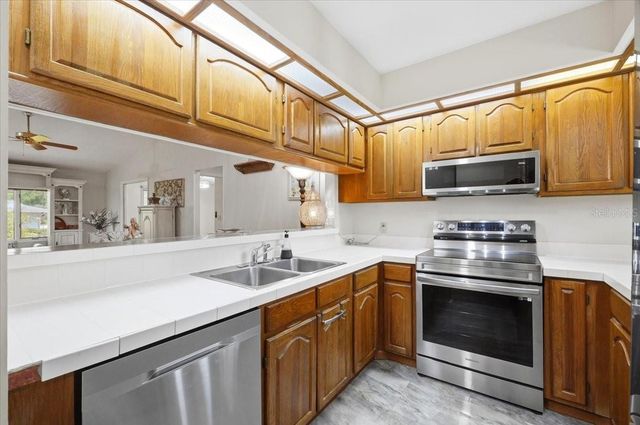 992 SPINNAKER COURT, Tarpon Springs, FL 34689
