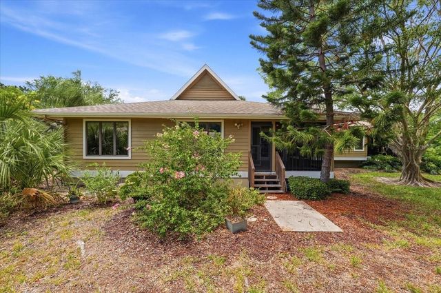 992 SPINNAKER COURT, Tarpon Springs, FL 34689