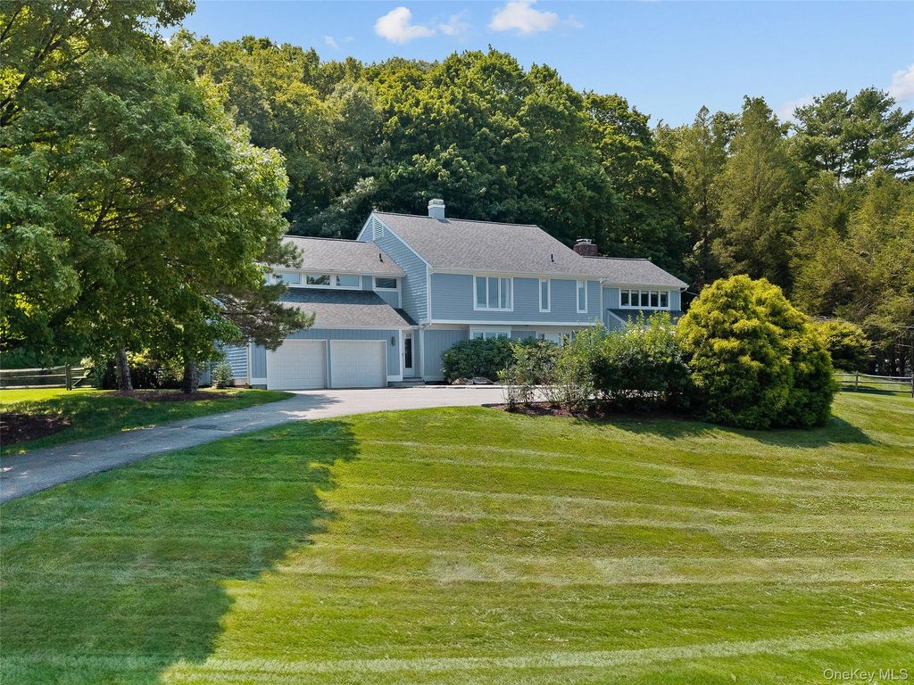 25 Charles Road, Bedford Corners, NY 10549 — photo 2