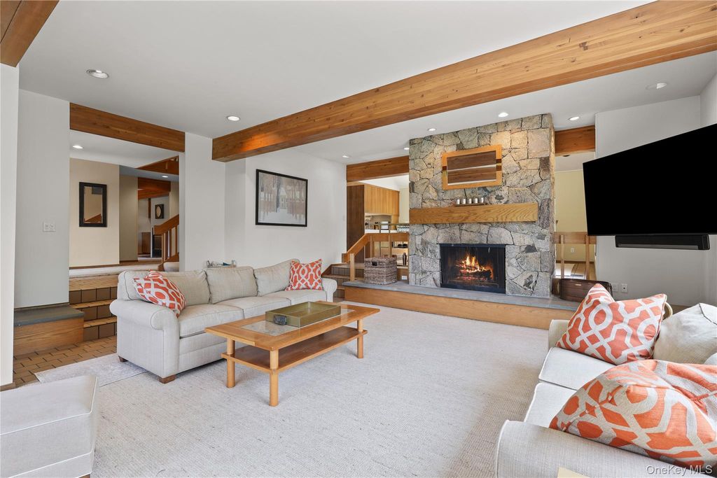25 Charles Road, Bedford Corners, NY 10549 — photo 4