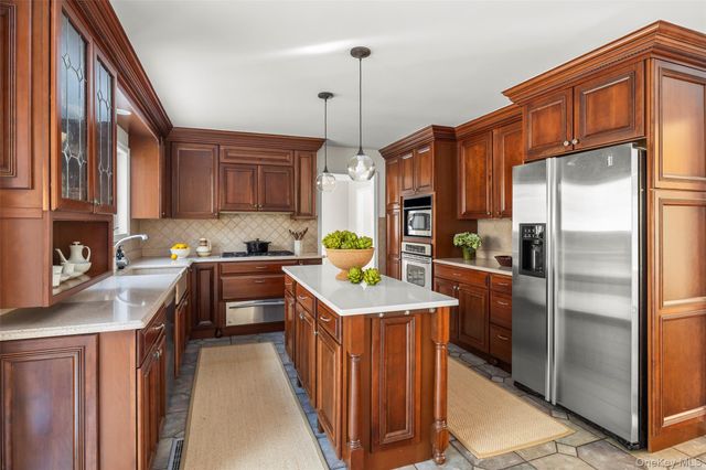 3 Lisa Court, Red Hook, NY 12571