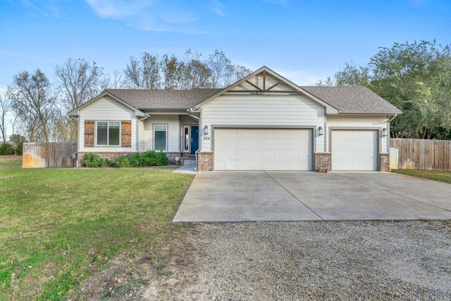 704 E Gordon Bennett Dr, Haysville, KS 67060