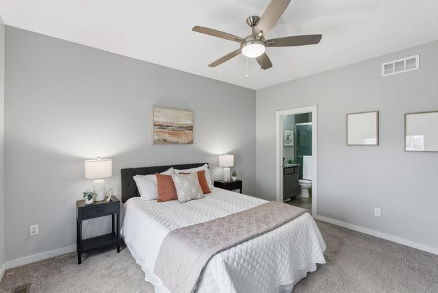 704 E Gordon Bennett Dr, Haysville, KS 67060