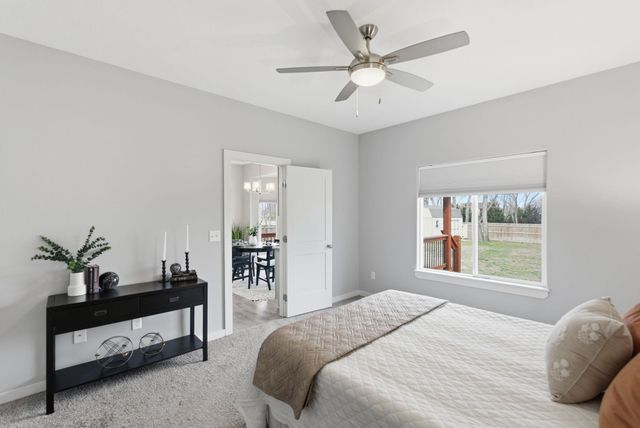 704 E Gordon Bennett Dr, Haysville, KS 67060