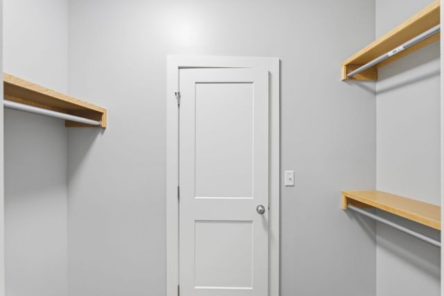 704 E Gordon Bennett Dr, Haysville, KS 67060