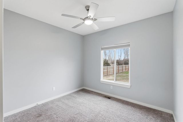 704 E Gordon Bennett Dr, Haysville, KS 67060