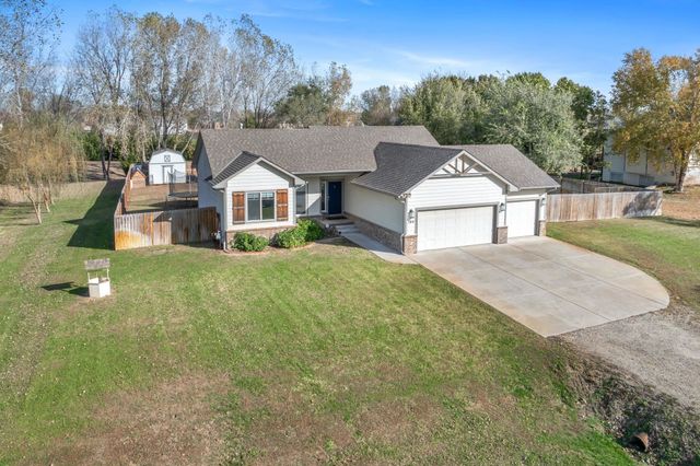 704 E Gordon Bennett Dr, Haysville, KS 67060