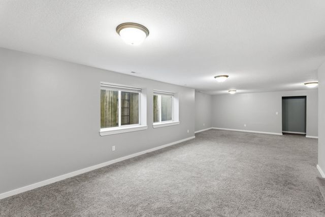 704 E Gordon Bennett Dr, Haysville, KS 67060