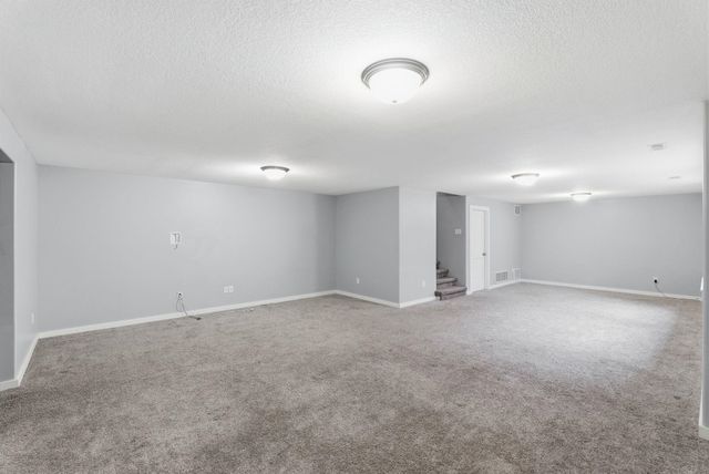 704 E Gordon Bennett Dr, Haysville, KS 67060