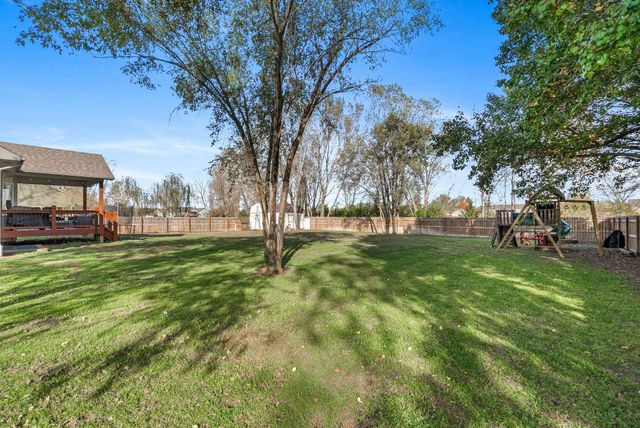704 E Gordon Bennett Dr, Haysville, KS 67060