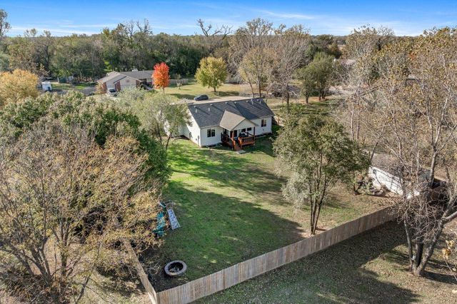 704 E Gordon Bennett Dr, Haysville, KS 67060