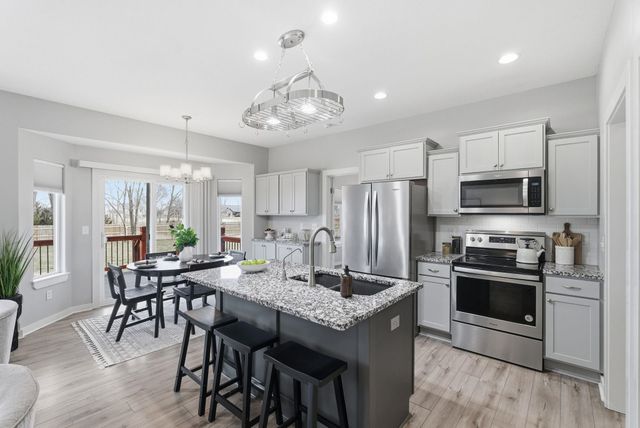 704 E Gordon Bennett Dr, Haysville, KS 67060