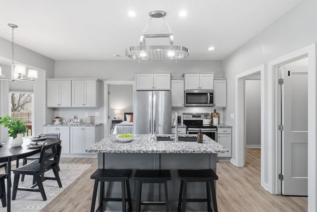 704 E Gordon Bennett Dr, Haysville, KS 67060