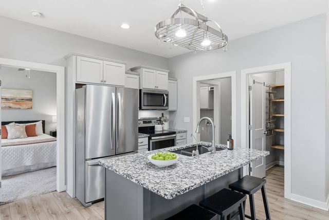 704 E Gordon Bennett Dr, Haysville, KS 67060