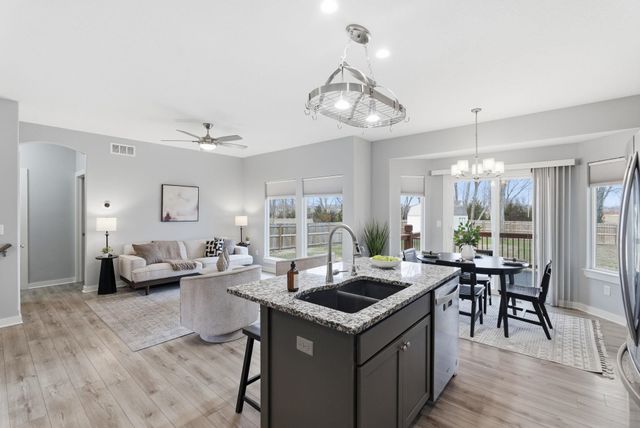 704 E Gordon Bennett Dr, Haysville, KS 67060