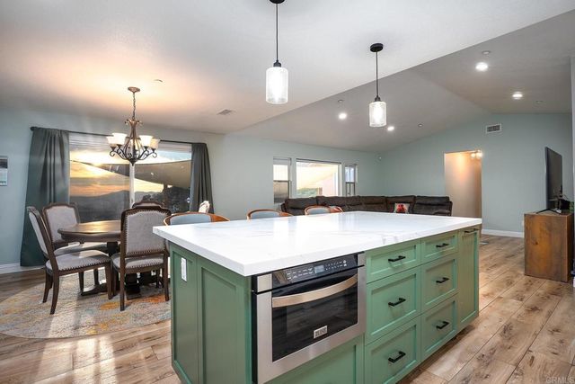 2792 LA CRESTA RD, El Cajon, CA 92021