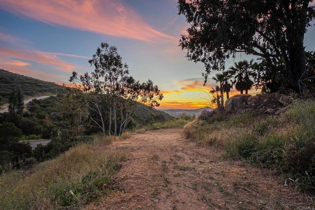 2792 LA CRESTA RD, El Cajon, CA 92021