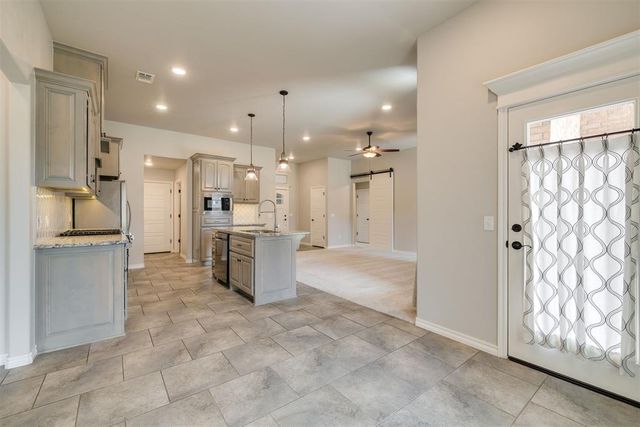 2324 Los Angeles Avenue, Edmond, OK 73034