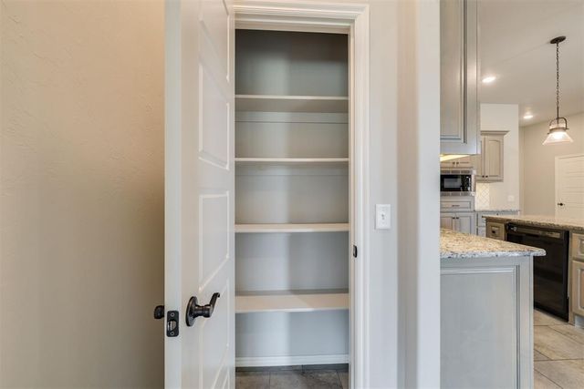 2324 Los Angeles Avenue, Edmond, OK 73034