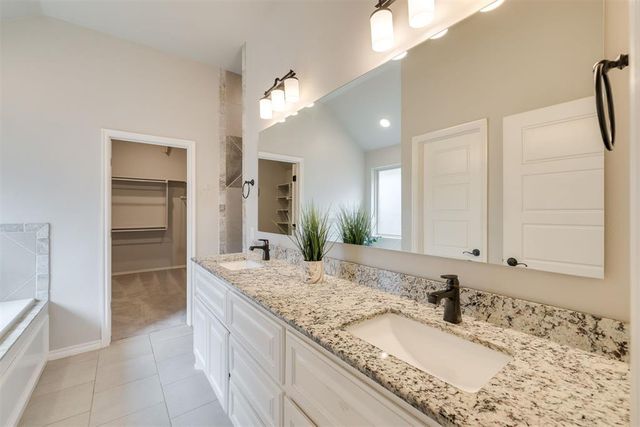 2324 Los Angeles Avenue, Edmond, OK 73034