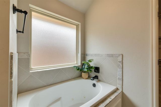 2324 Los Angeles Avenue, Edmond, OK 73034