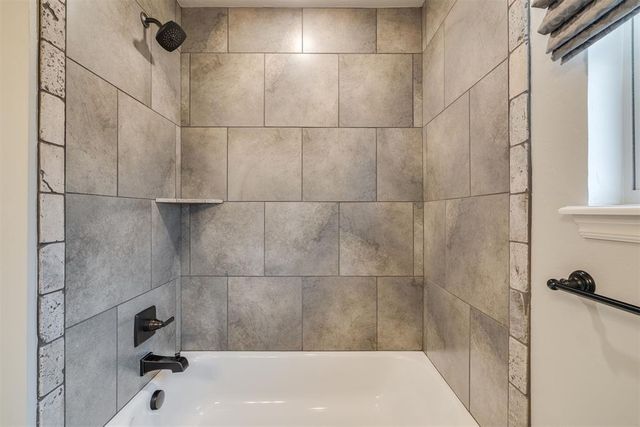 2324 Los Angeles Avenue, Edmond, OK 73034
