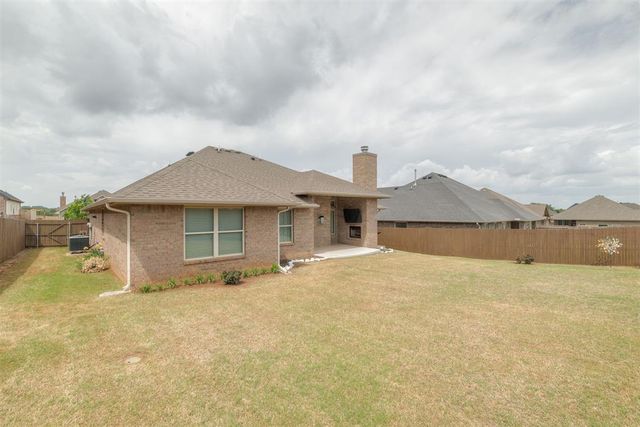2324 Los Angeles Avenue, Edmond, OK 73034