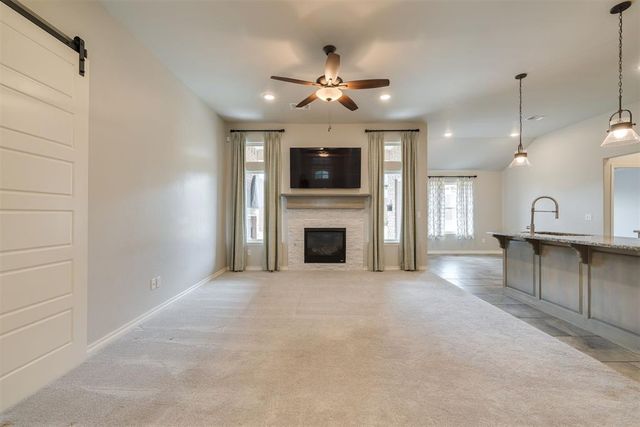 2324 Los Angeles Avenue, Edmond, OK 73034