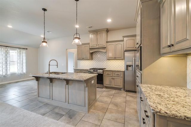 2324 Los Angeles Avenue, Edmond, OK 73034