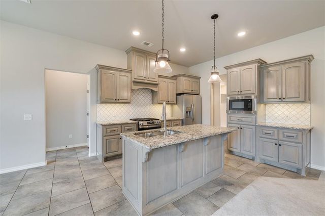 2324 Los Angeles Avenue, Edmond, OK 73034