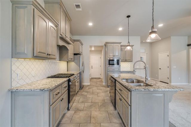 2324 Los Angeles Avenue, Edmond, OK 73034